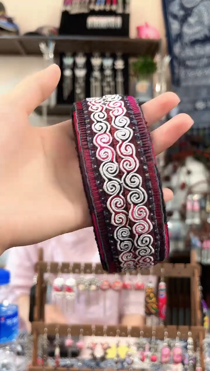 织绣民族风非遗老绣饰品633