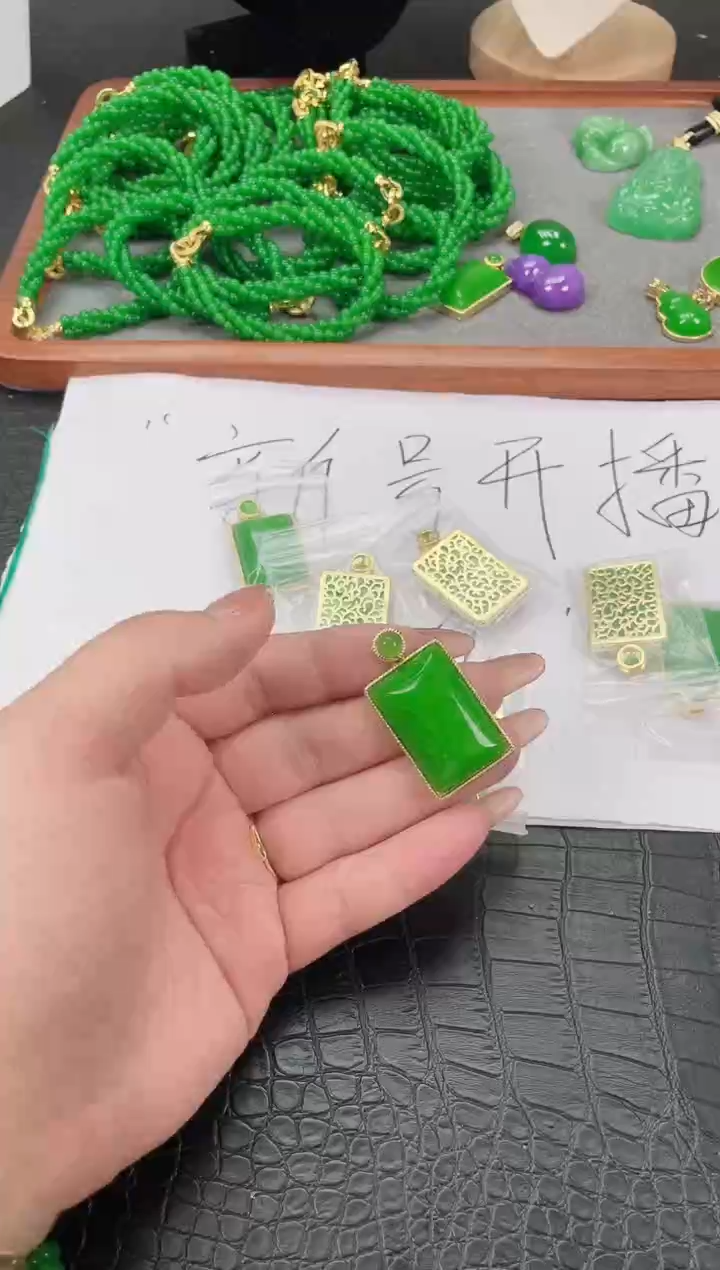 未镶嵌翡翠耳饰方形无事牌吊坠
