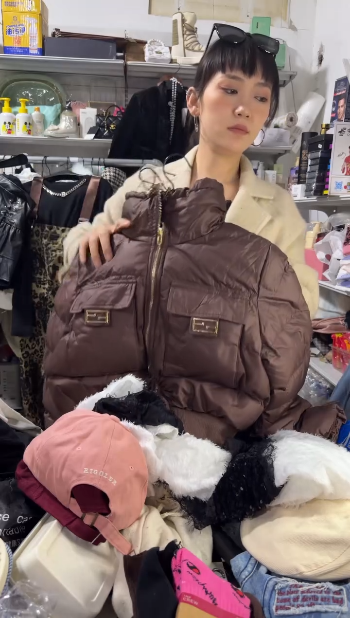 园姐拍深咖色棉服