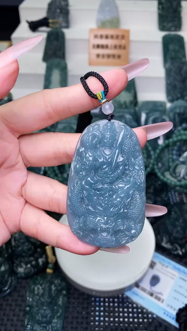 颈饰未镶嵌翡翠 