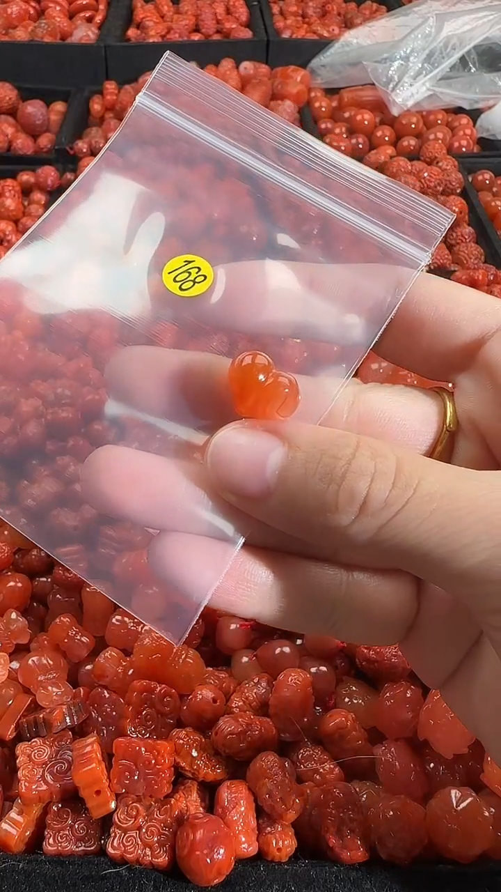 颈饰未镶嵌南红玛瑙1