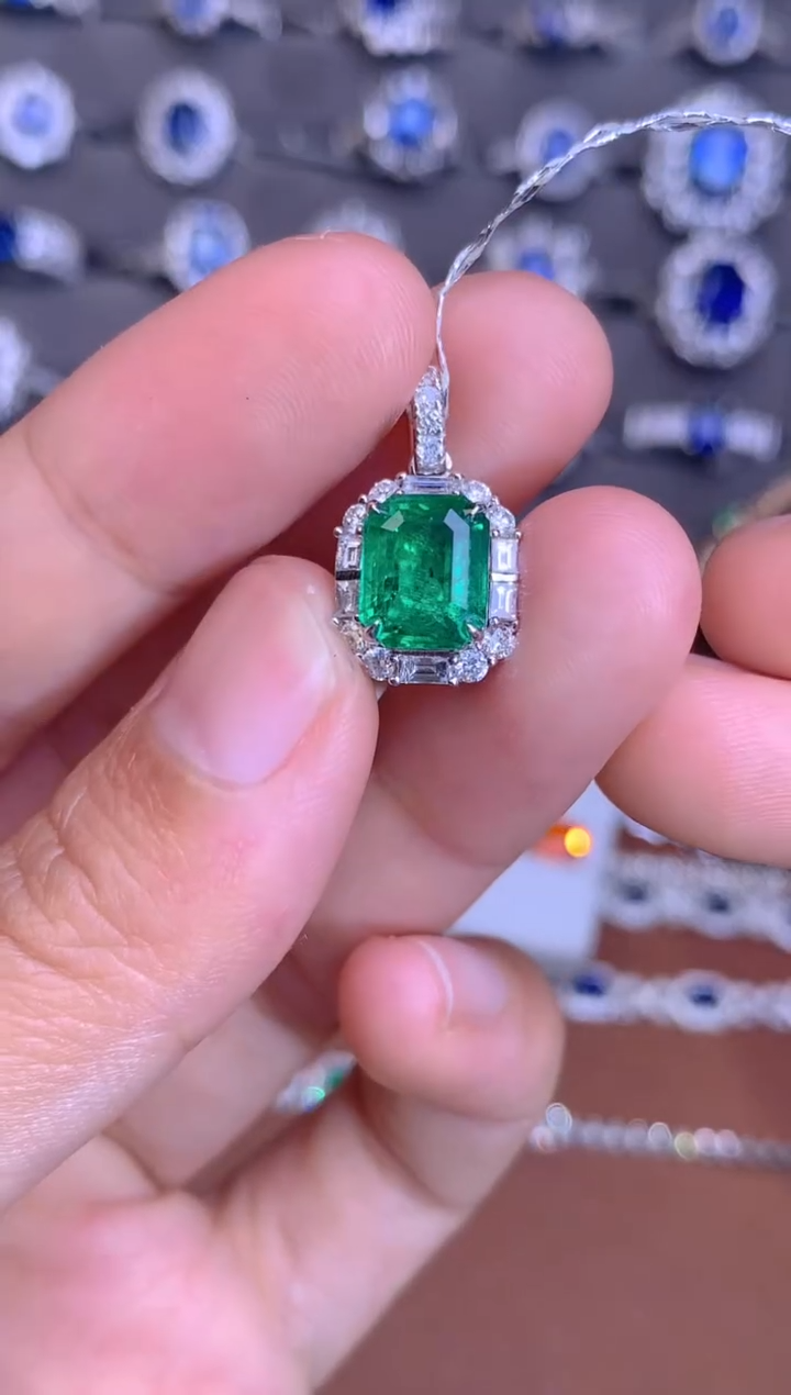 【闪购商品】祖母绿吊坠(不含链)18K金镶嵌1.76CT