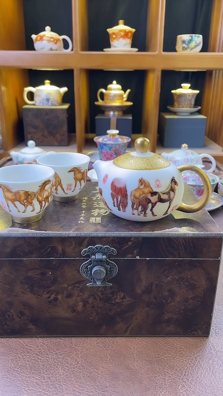 摆件陶马壶1，马杯2