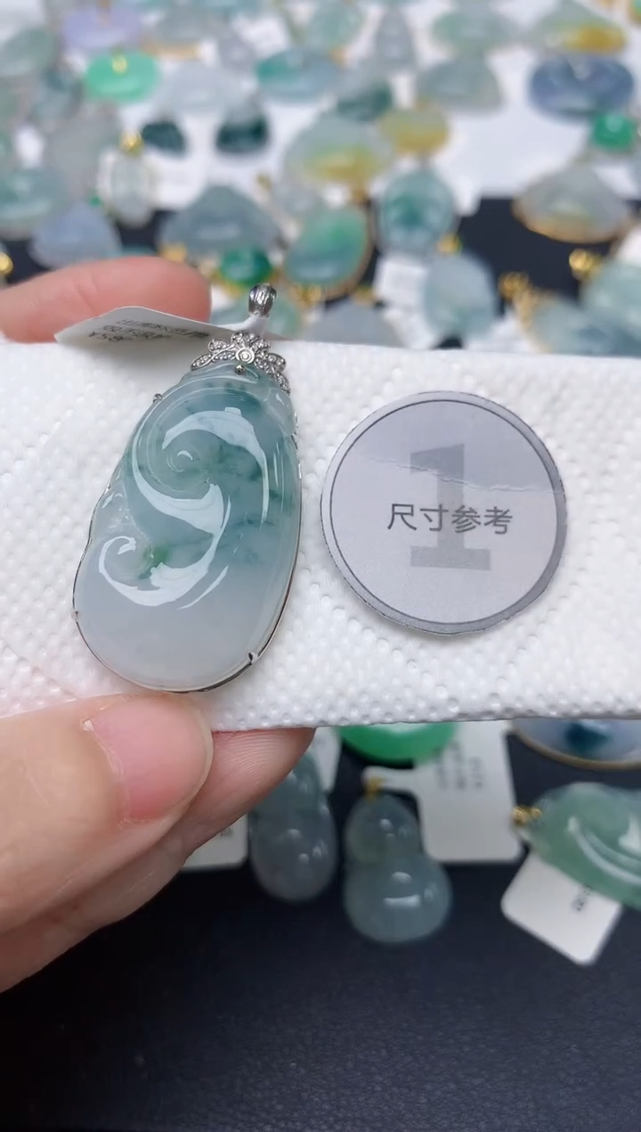 颈饰18K金镶嵌翡翠天然缅甸A货翡翠