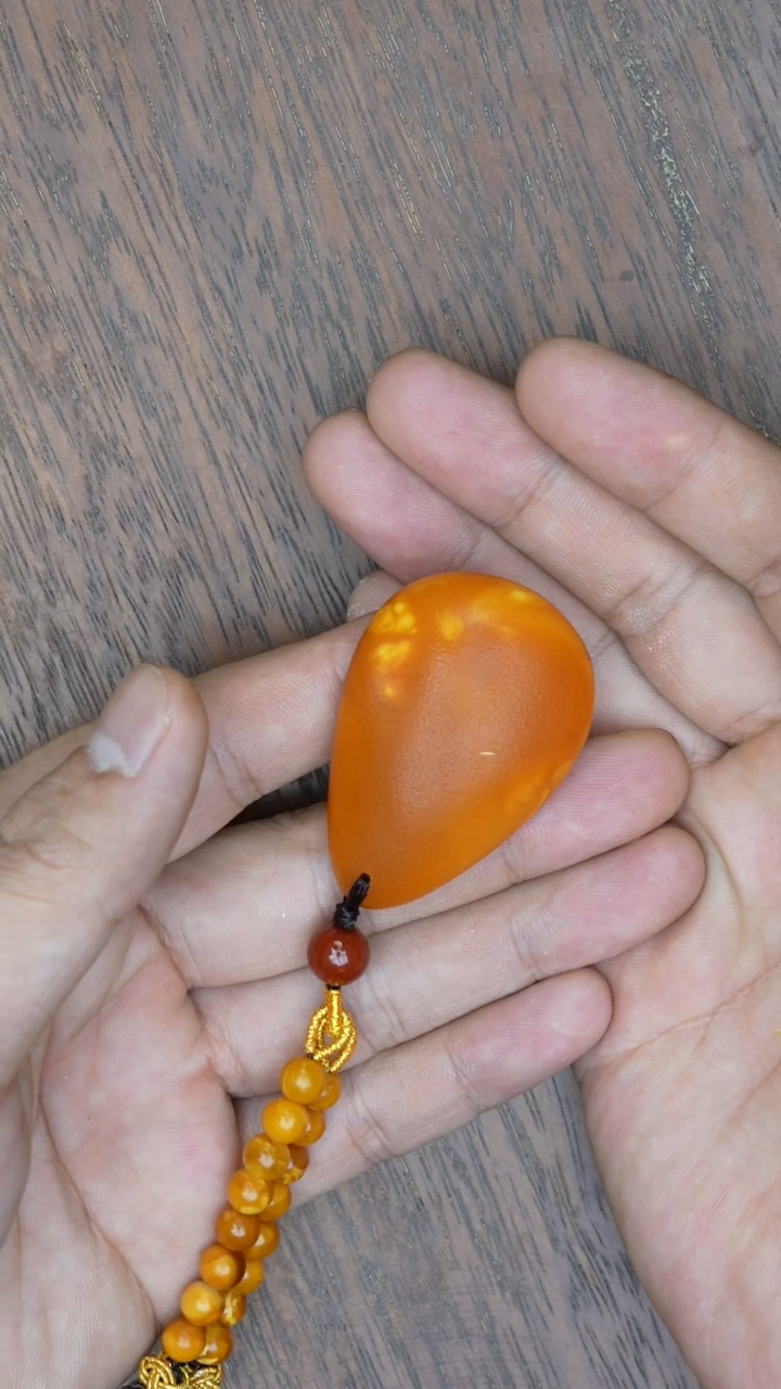 【闪购商品】琥珀裸石未镶嵌水滴吊坠橘皮多样性发其一