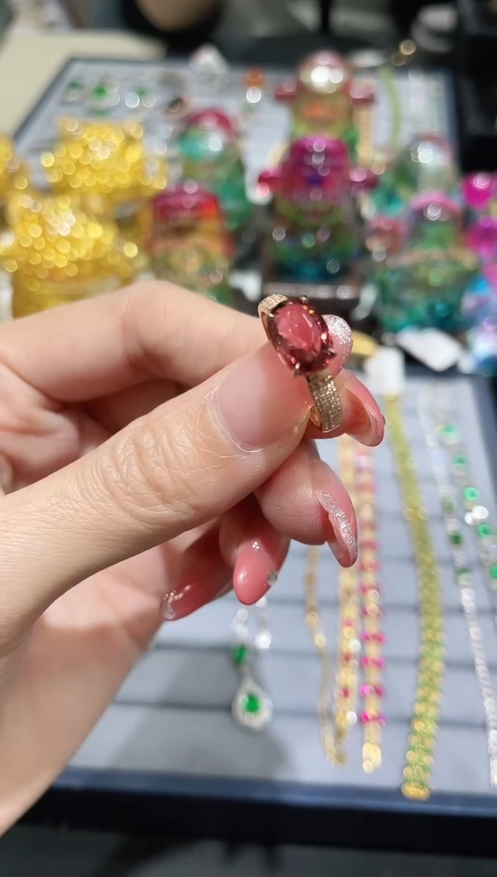 18K金镶嵌戒指碧玺戒指