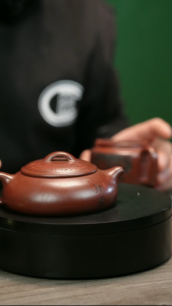 茶壶紫砂d**sH2357李传荣刻绘乳瓢