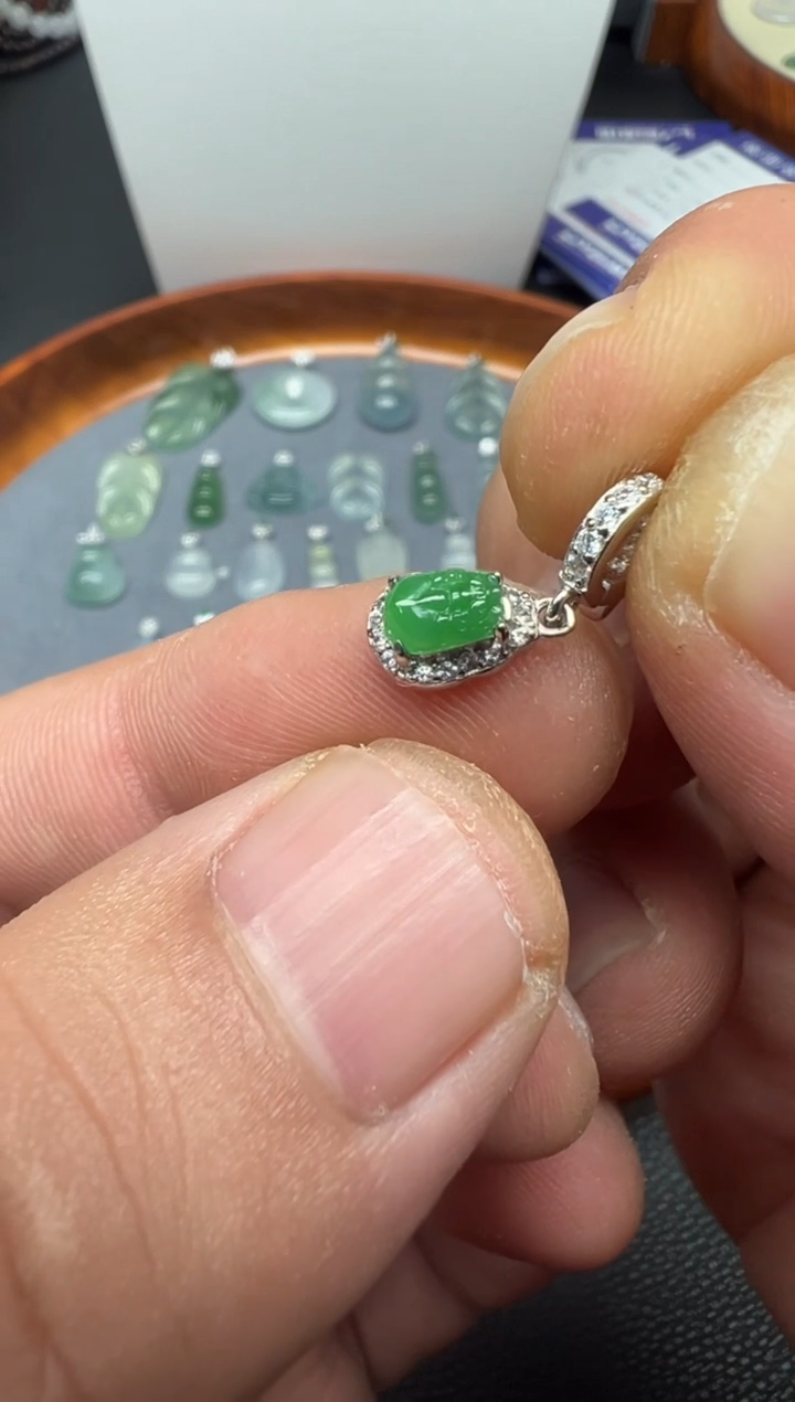 颈饰18K金镶嵌翡翠（41号链接）纯天然A货缅甸翡翠貔貅（滴溜）