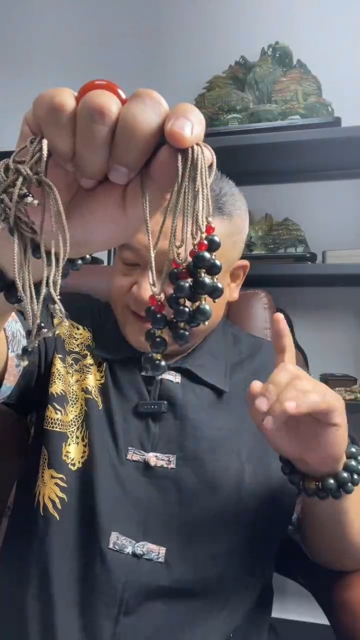 蛇纹石玉未镶嵌三星连珠吊坠