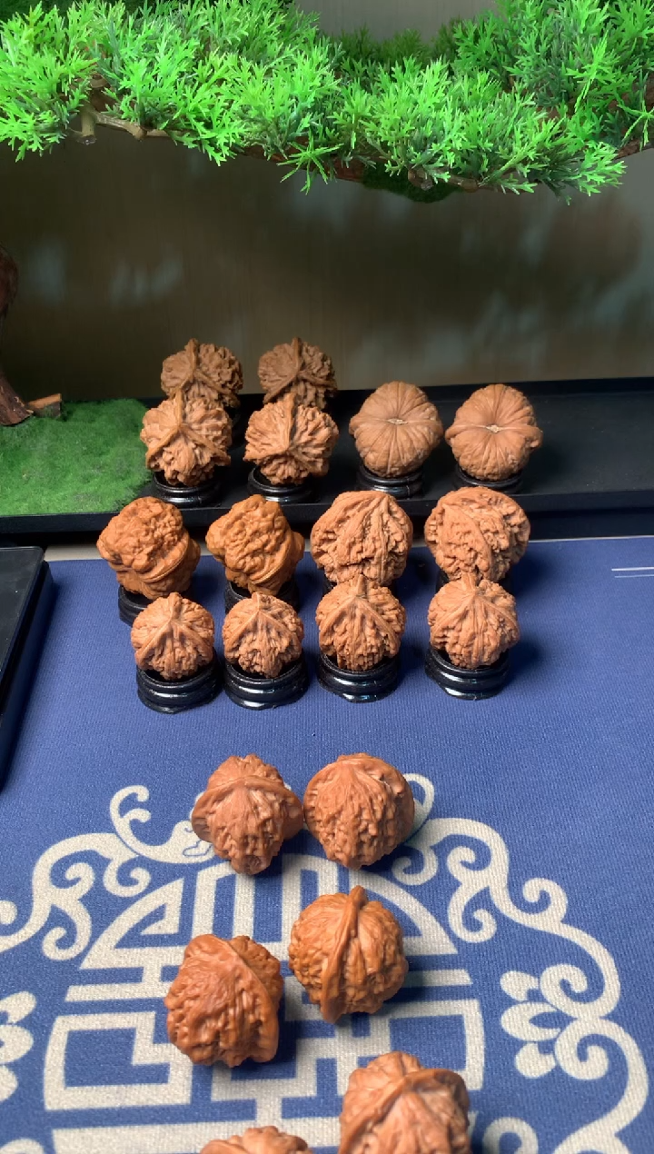【闪购商品】文玩核桃吊坠36瓷娃娃
