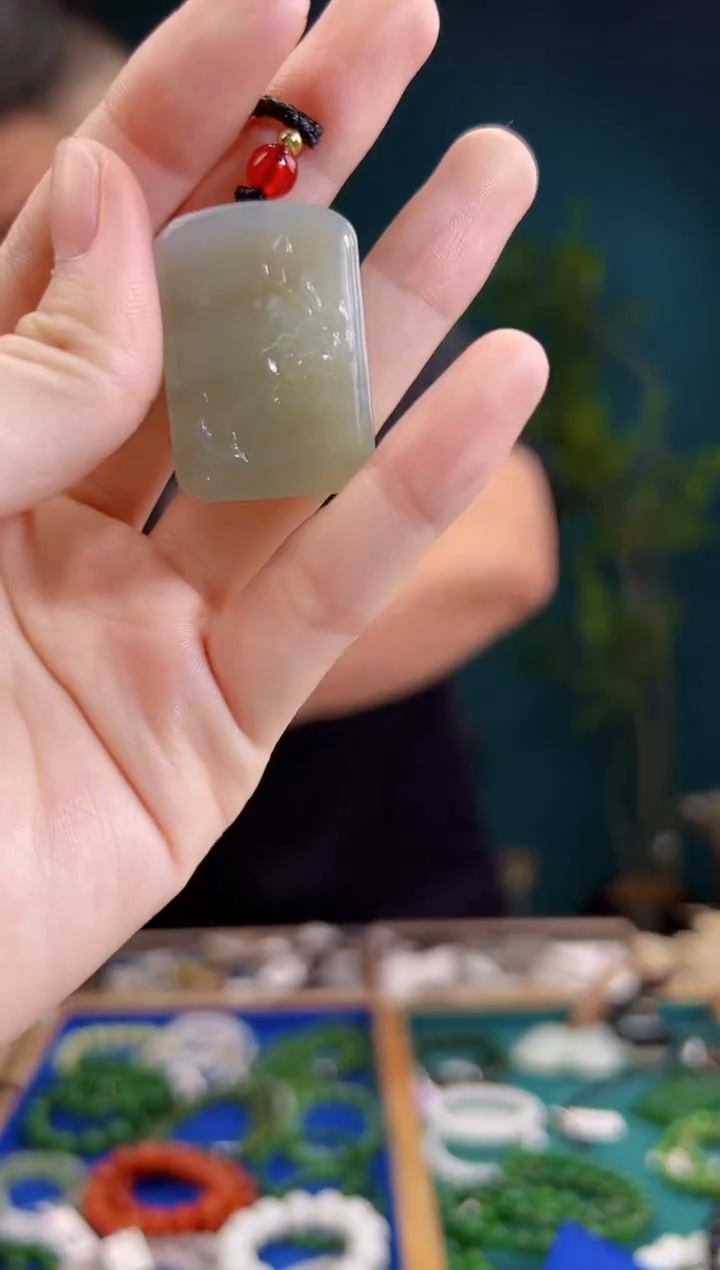 颈饰未镶嵌和田玉一物一证 拍一单发一个