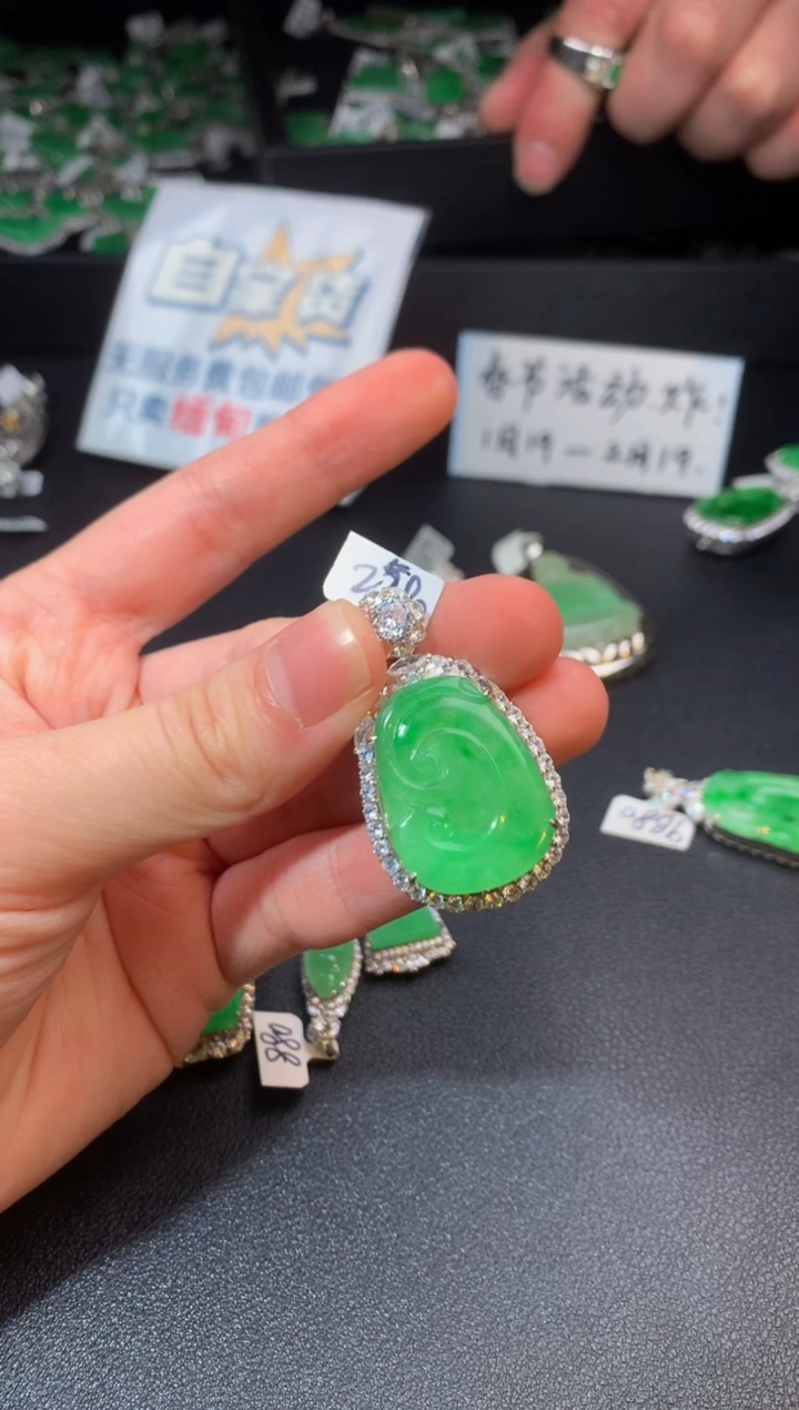 【闪购商品】翡翠颈饰银S925镶嵌翡翠