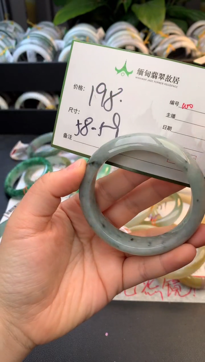 未镶嵌定制翡翠小***o毛货需精细抛光+多人