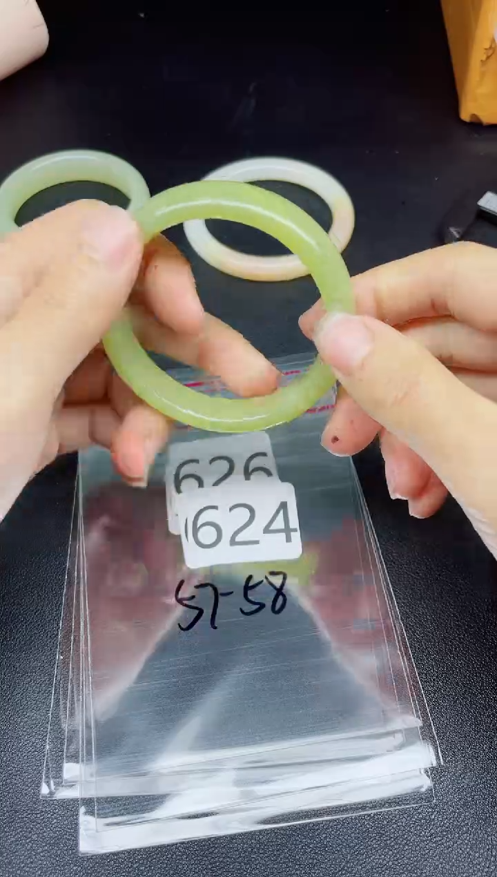 未镶嵌手镯石英质玉624