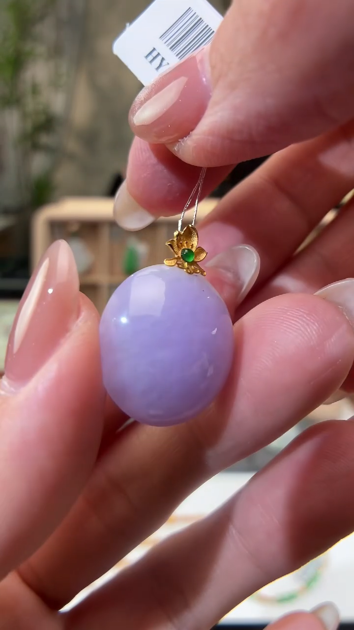 颈饰18K金镶嵌翡翠蛋面