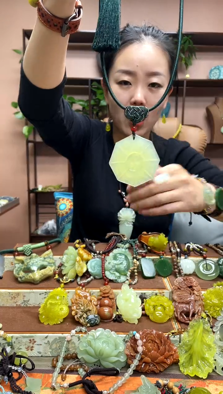 未镶嵌岫玉吊坠·