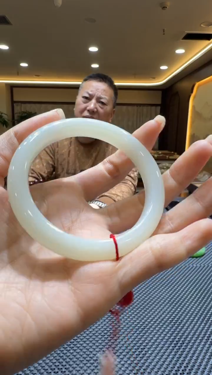 颈饰未镶嵌和田玉手镯60+