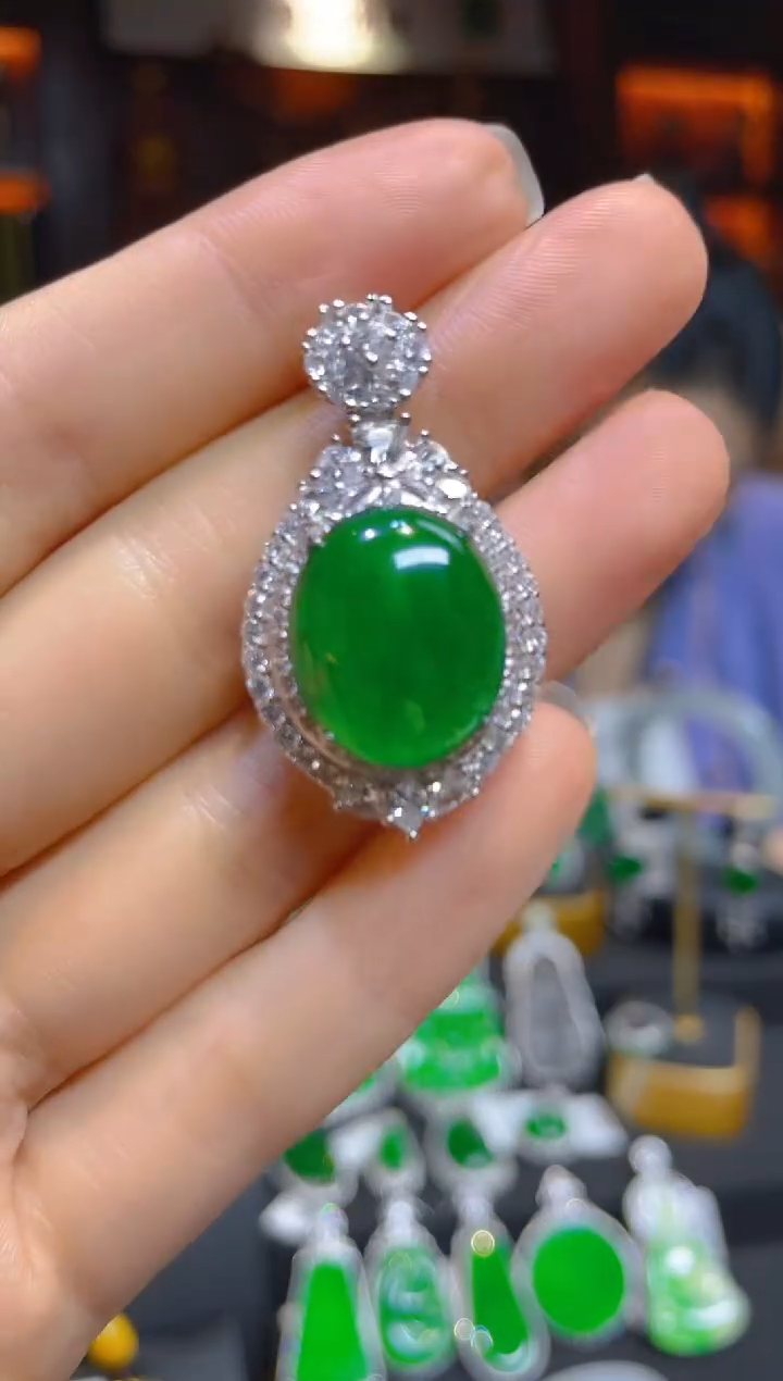 【闪购商品】翡翠颈饰银S925镶嵌118477天然A货翡翠蛋面吊坠