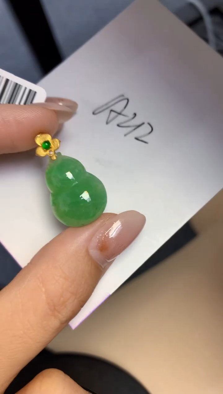 颈饰18K金镶嵌翡翠天然A货缅甸翡翠百元以上9元证书费自理