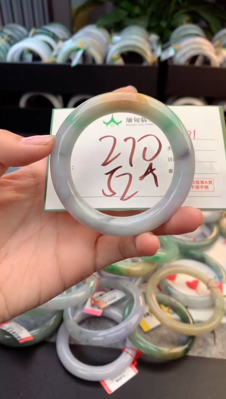 未镶嵌定制翡翠毛货需精细抛光+多人