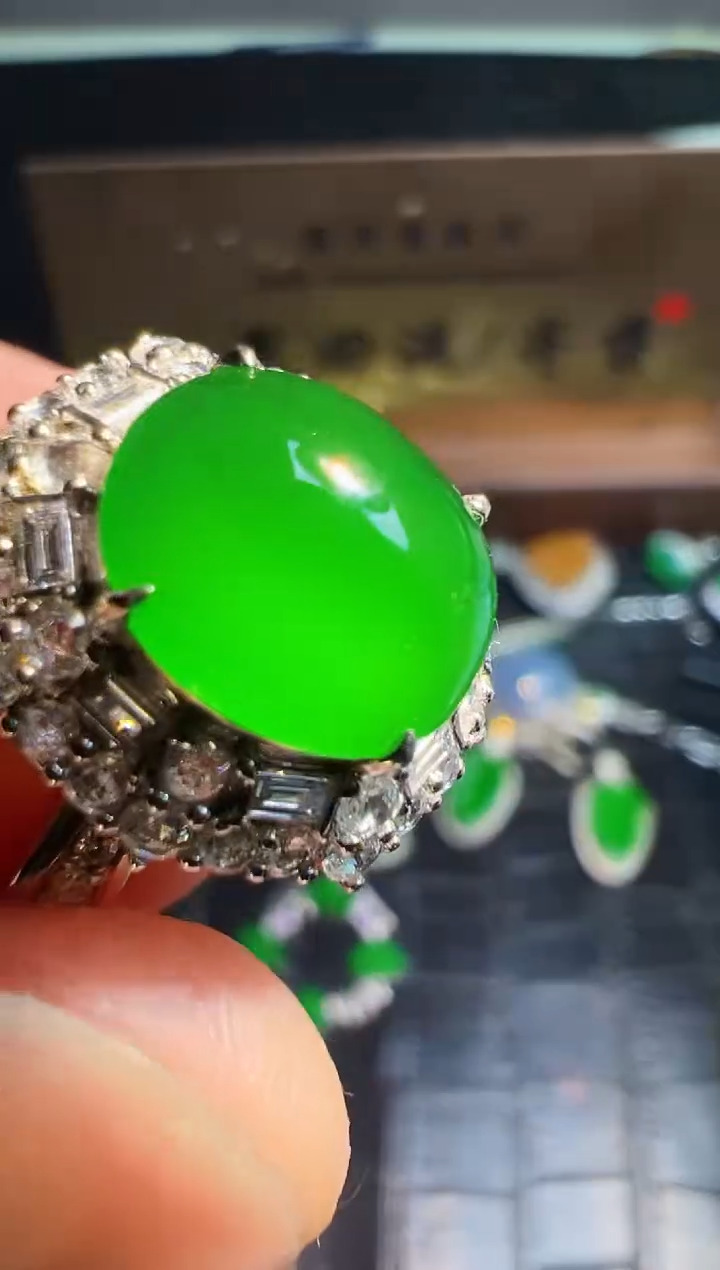 【闪购商品】翡翠戒指18K金镶嵌翡翠回流