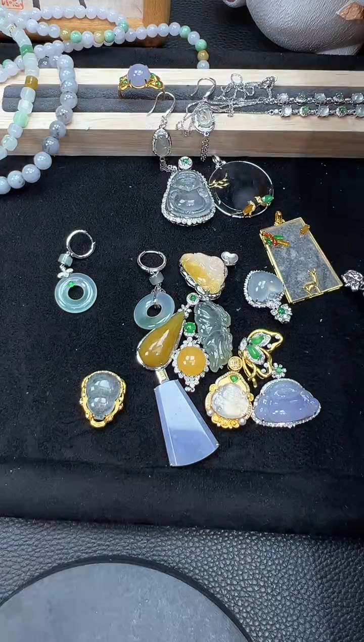 【闪购商品】翡翠吊坠(不含链)18K金镶嵌佛公