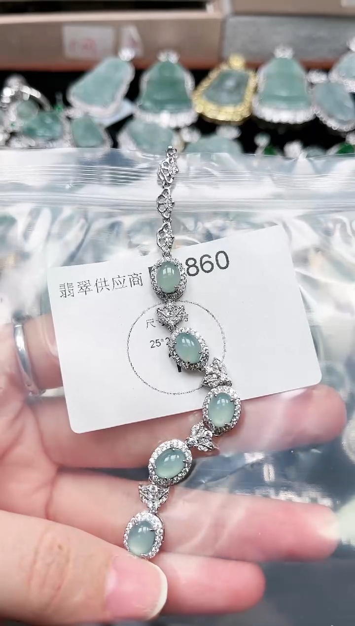 【闪购商品】翡翠颈饰未镶嵌1860赠皮绳