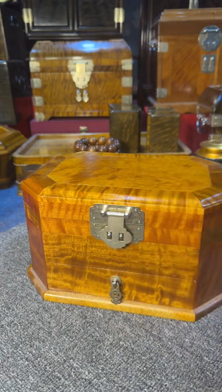 【闪购商品】乌木类成套家具八角首饰盒