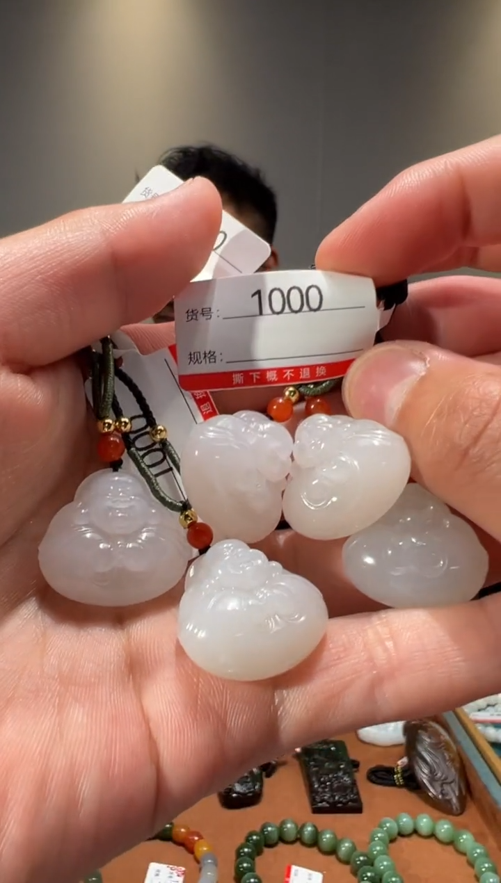 和田玉未镶嵌颈饰多样性发货发其中一件