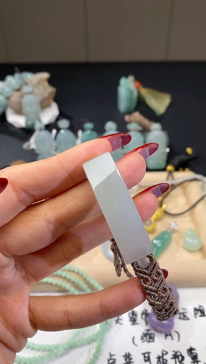 【闪购商品】翡翠吊坠(不含链)未镶嵌手牌