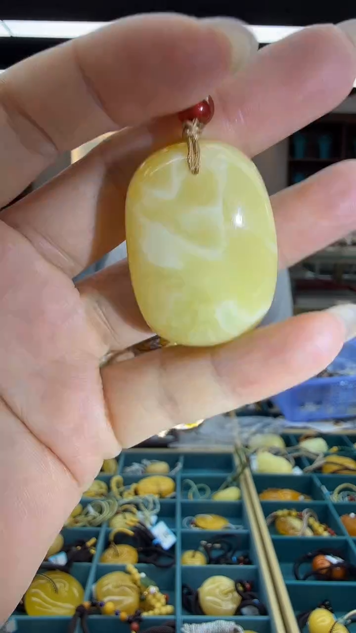 琥珀颈饰未镶嵌209秒拍号 假一罚三 