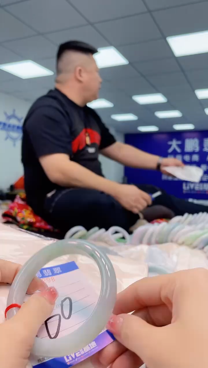 【闪购商品】翡翠手镯未镶嵌AAAAAAAAAA