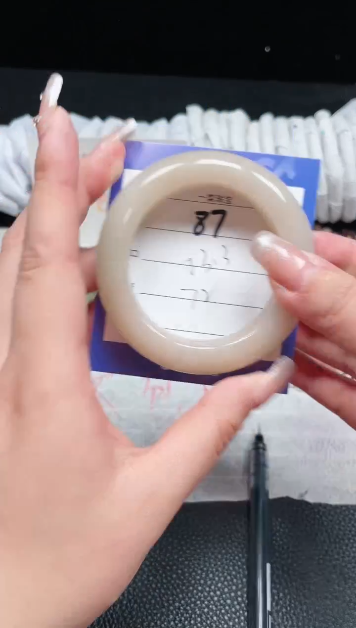 【闪购商品】石英质玉手镯未镶嵌87