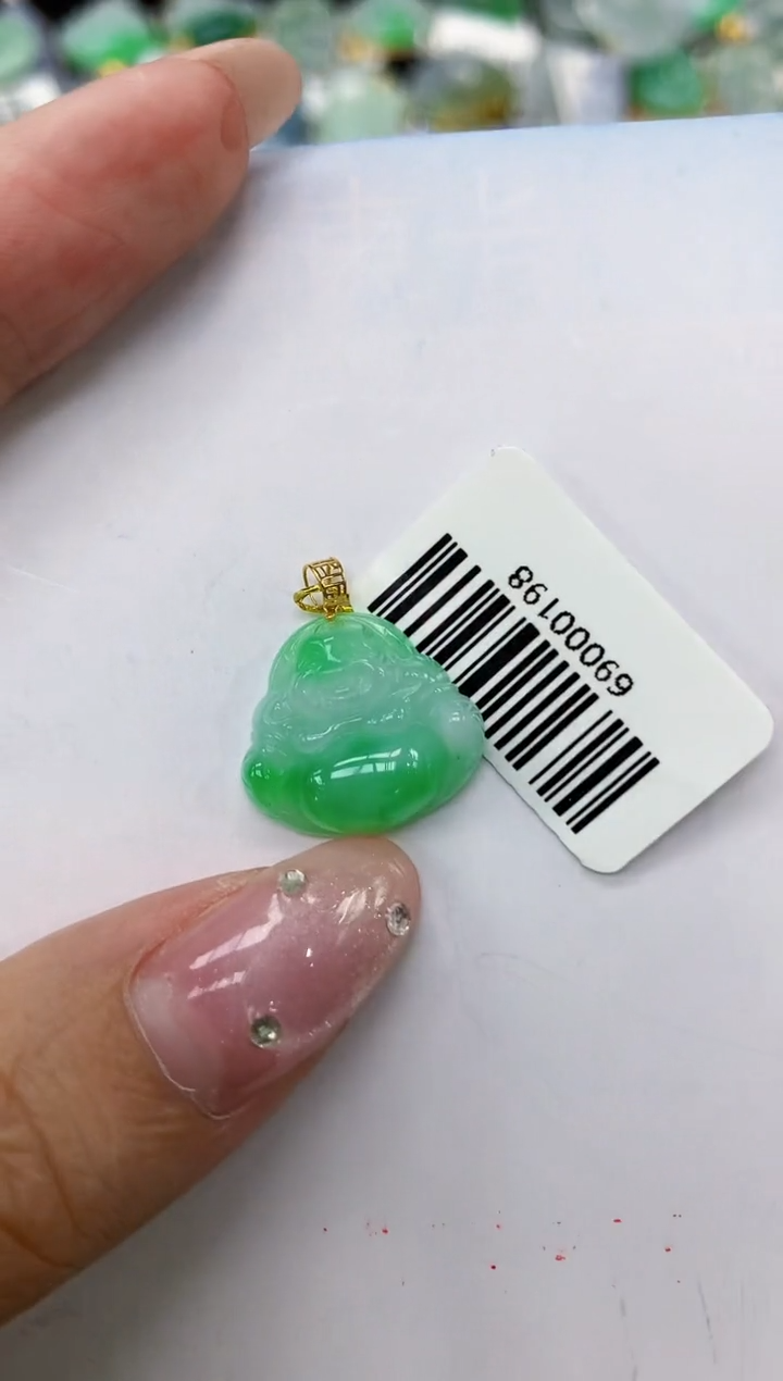 翡翠18K金镶嵌颈饰11111111111