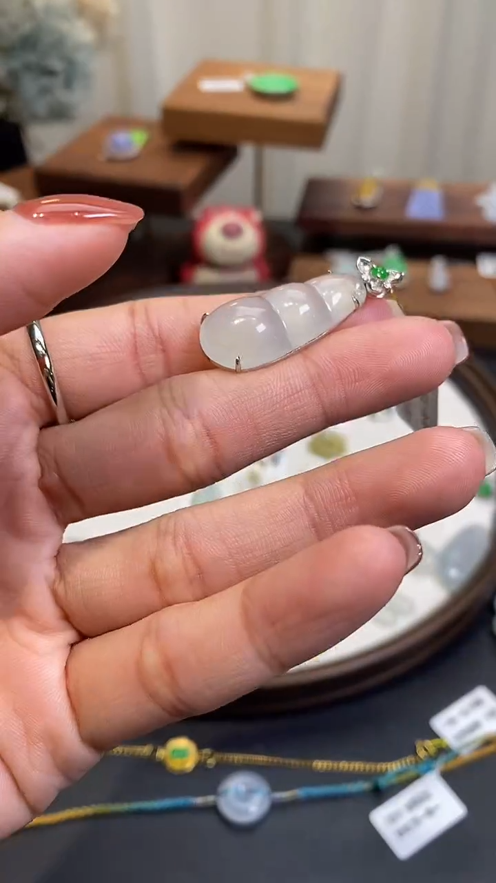 【闪购商品】翡翠颈饰18K金镶嵌豆子