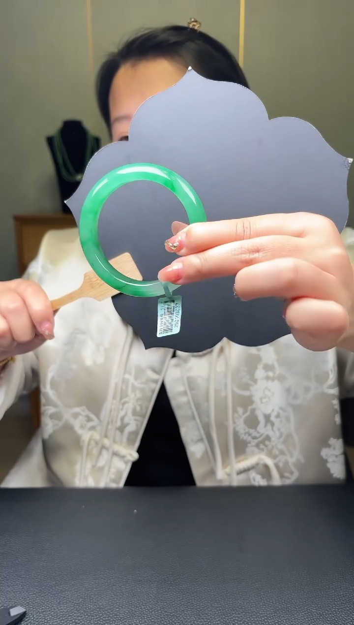 【闪购商品】石英质玉手镯未镶嵌口径57.7