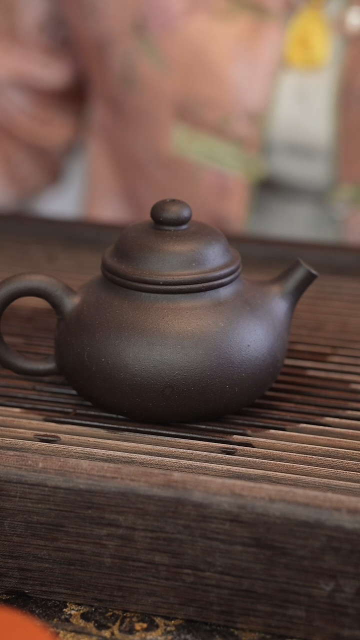 茶壶紫砂容天 黑金砂 半手工 200cc