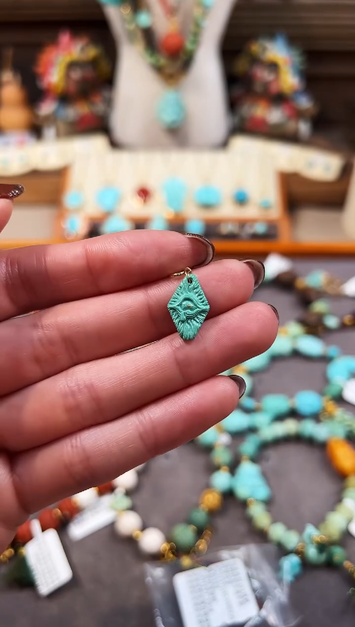 18K金镶嵌绿松石提溜荷鲁斯之眼