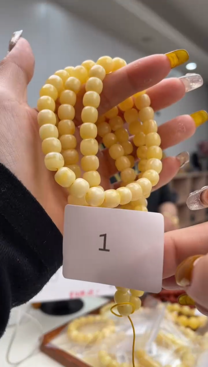 【闪购商品】琥珀裸石未镶嵌1多样性发其中一件