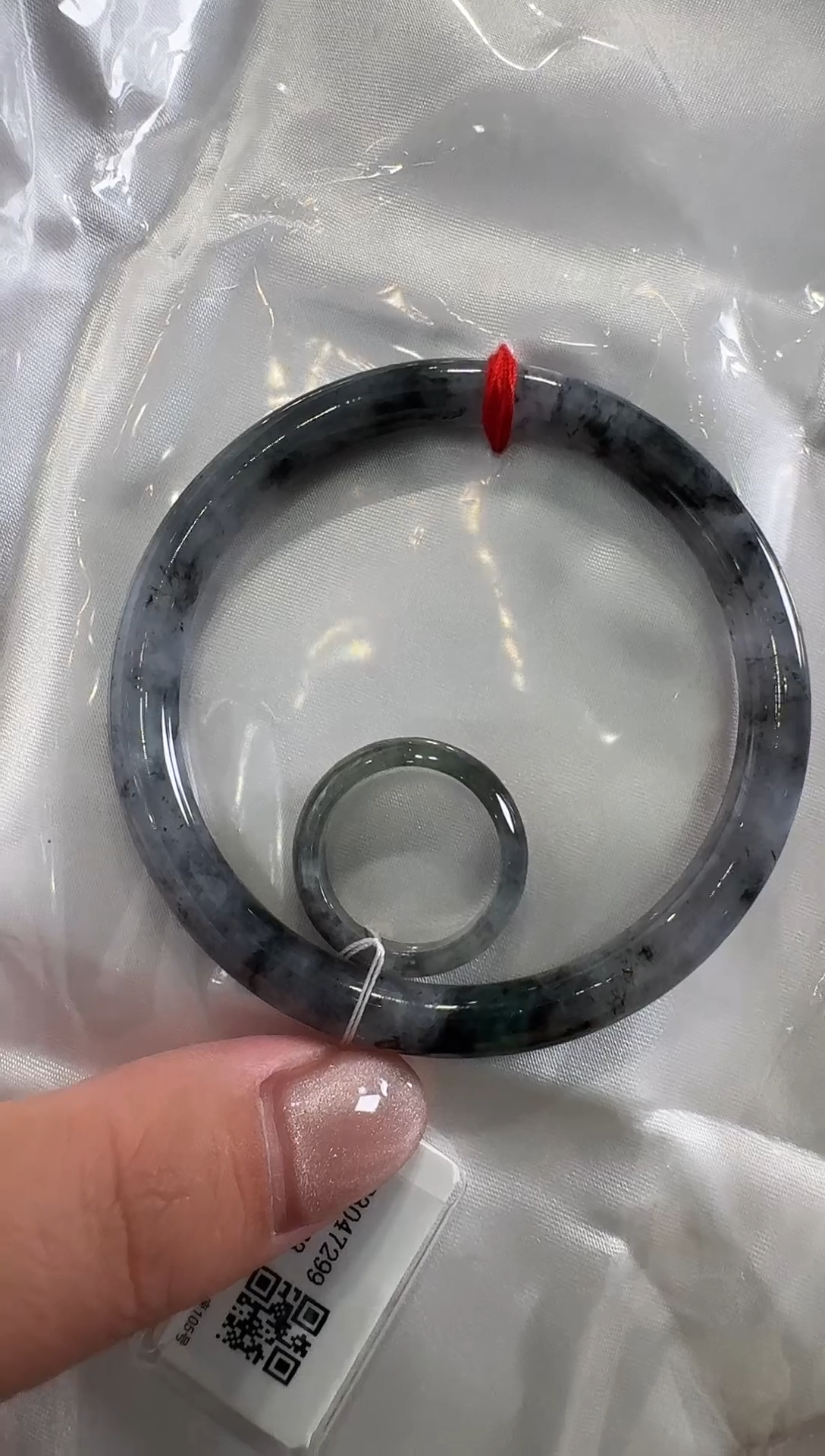 翡翠手镯未镶嵌乌鸡手镯