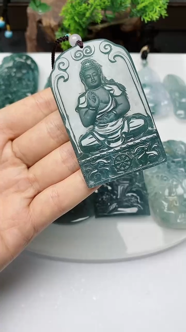 【闪购商品】翡翠颈饰未镶嵌         