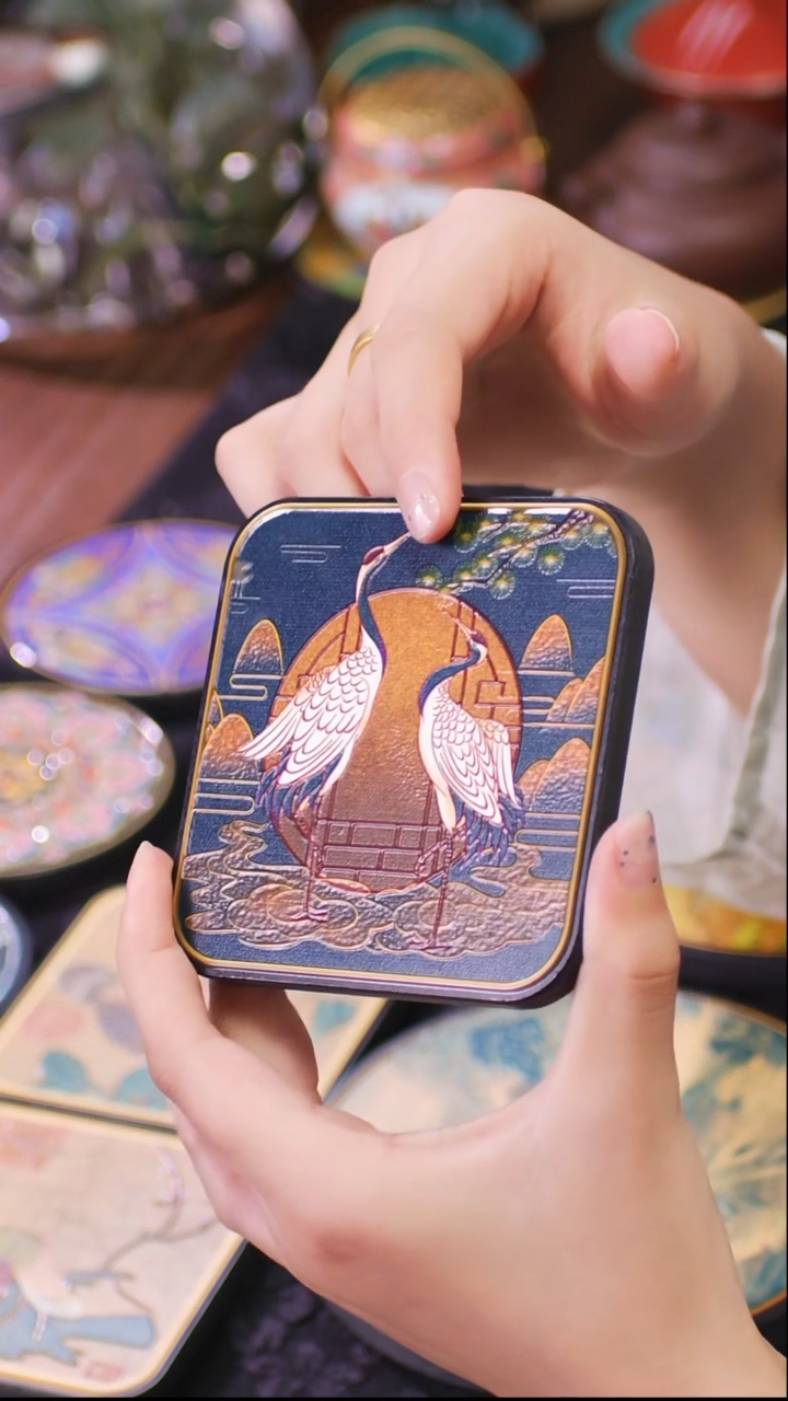 壹藏贰宝立鹤图案杯垫一片