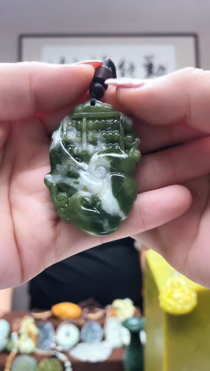 未镶嵌岫玉吊坠··