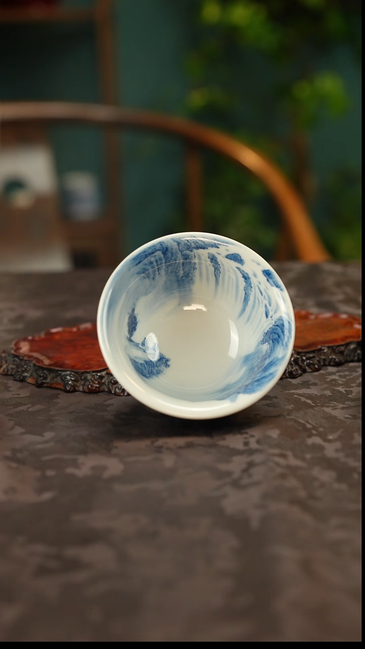 谢凯青花手绘山水主人杯