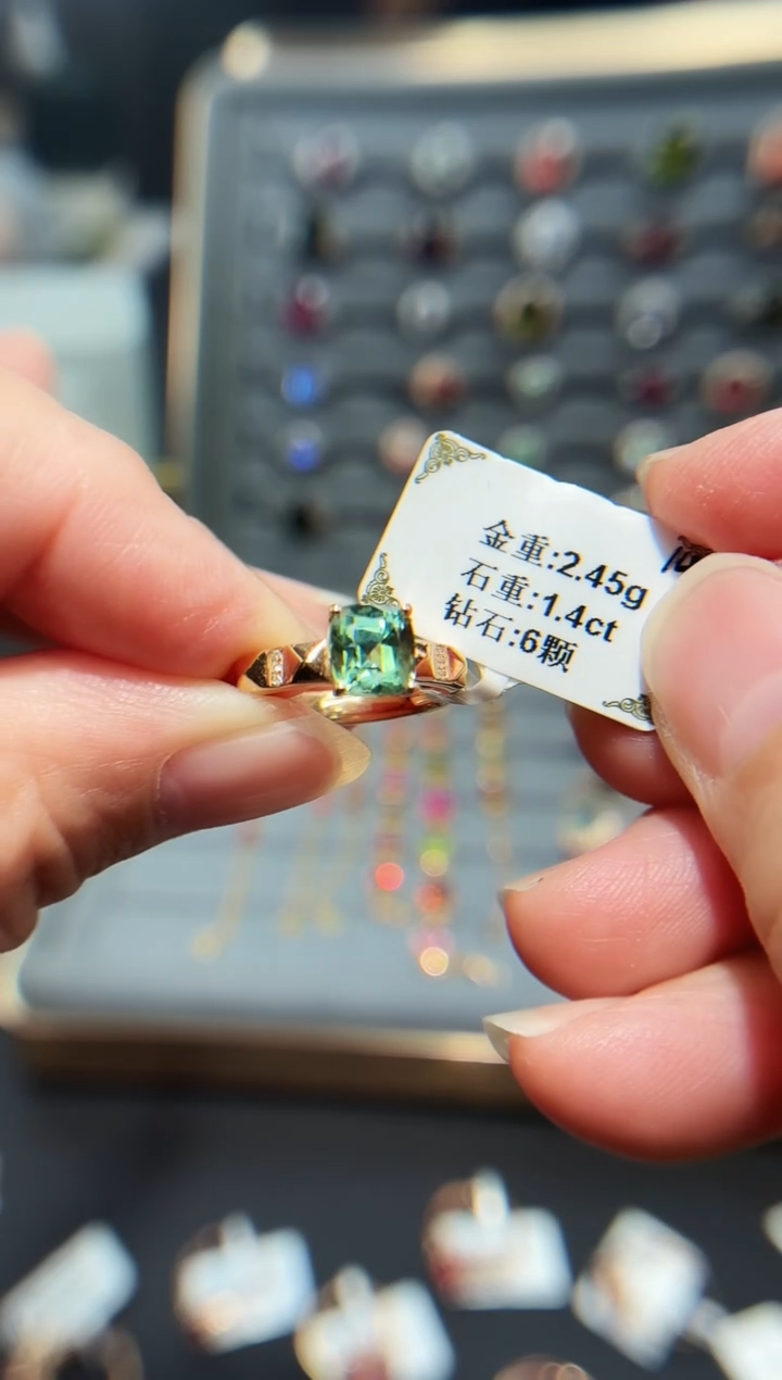 18K金镶嵌戒指碧玺1.4..