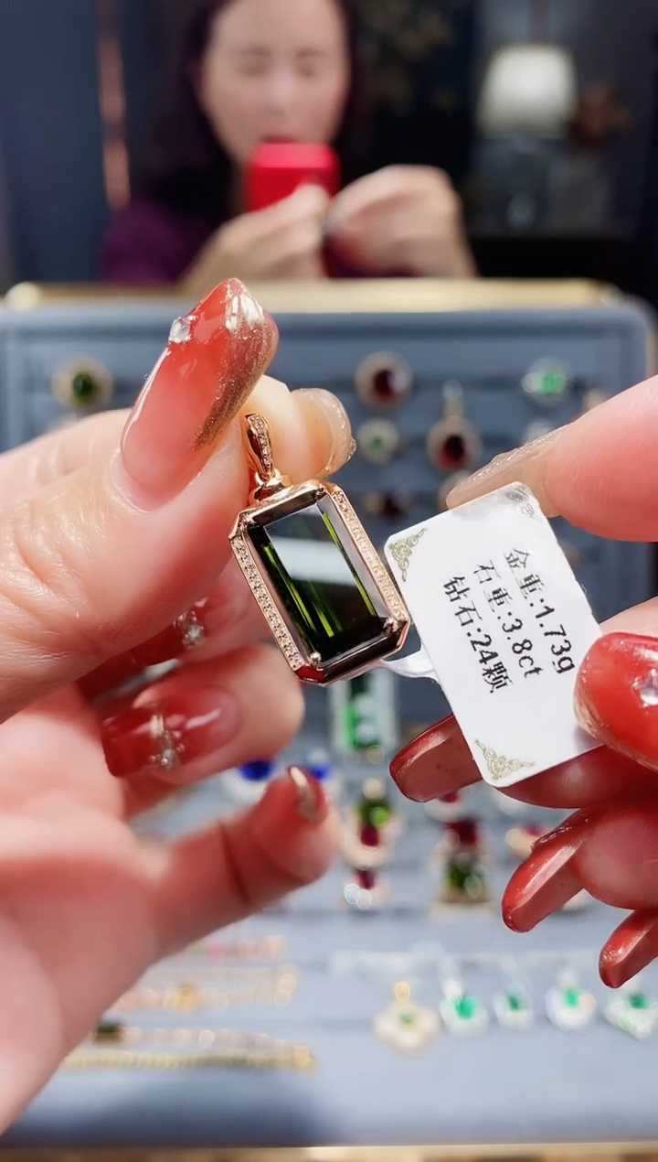 【闪购商品】碧玺颈饰18K金镶嵌3.8..