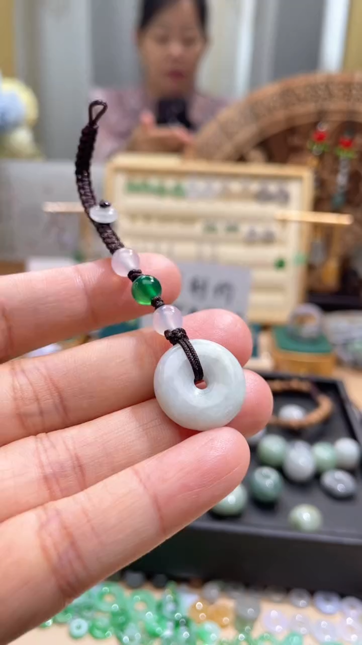 【闪购商品】翡翠颈饰未镶嵌平安扣