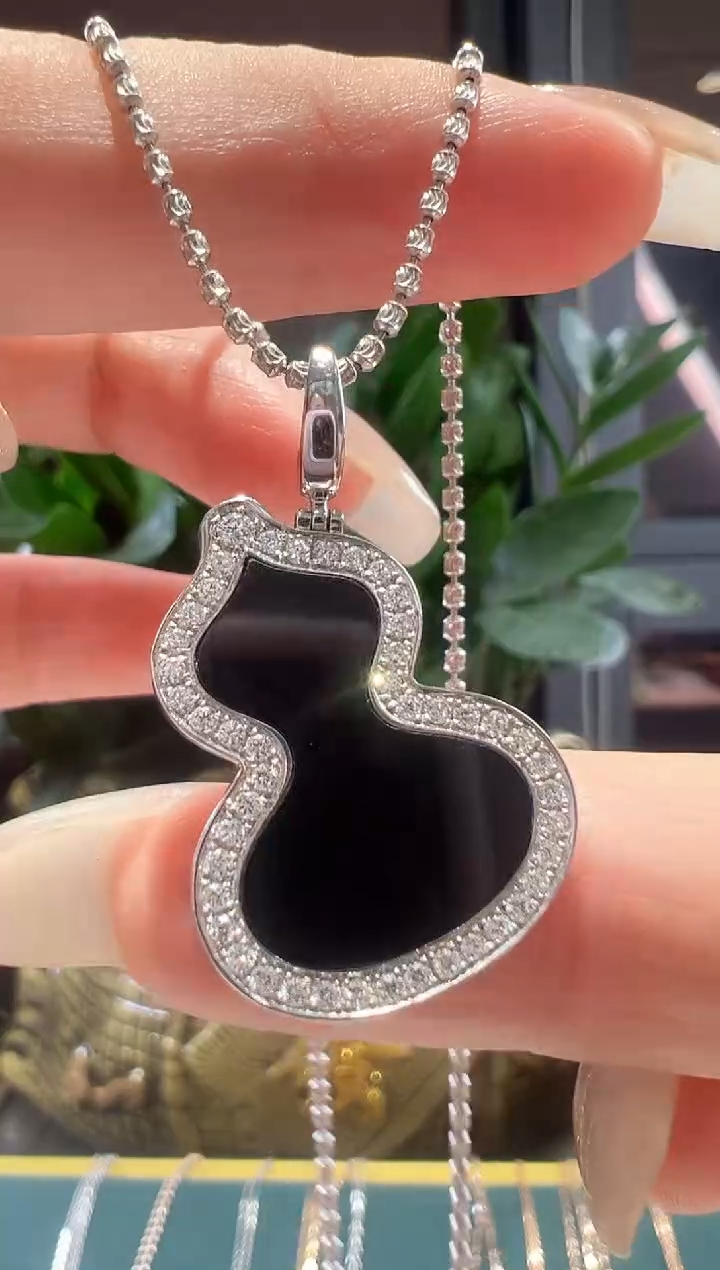 吊坠(不含链)钻石铂Pt950镶嵌满钻熊猫大葫芦吊坠