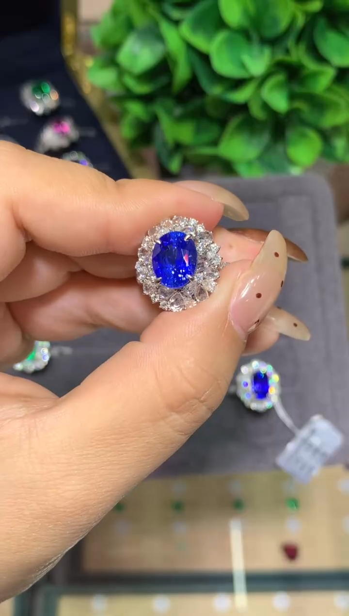 戒指蓝宝石18K金镶嵌5.0ct