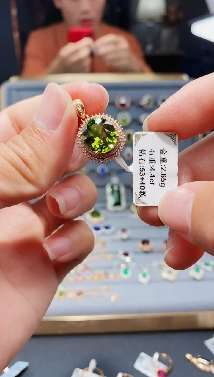 【闪购商品】碧玺颈饰18K金镶嵌4.4..